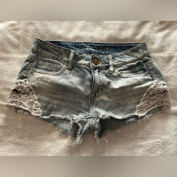Women's Denim Lace Trim Cut Off Shorts - Picture 5 of 6